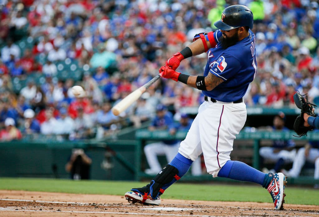 El venezolano Rougned Odor, quien sigue promediando .198 al bat, puso la pizarra 4-0 en el inning inicial cuando impulsó dos carreras con el primero de sus dos dobletes.