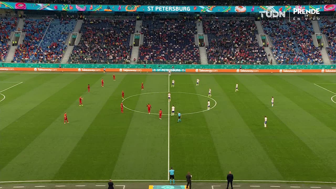 Arranca el partido y la pelota está en juego.