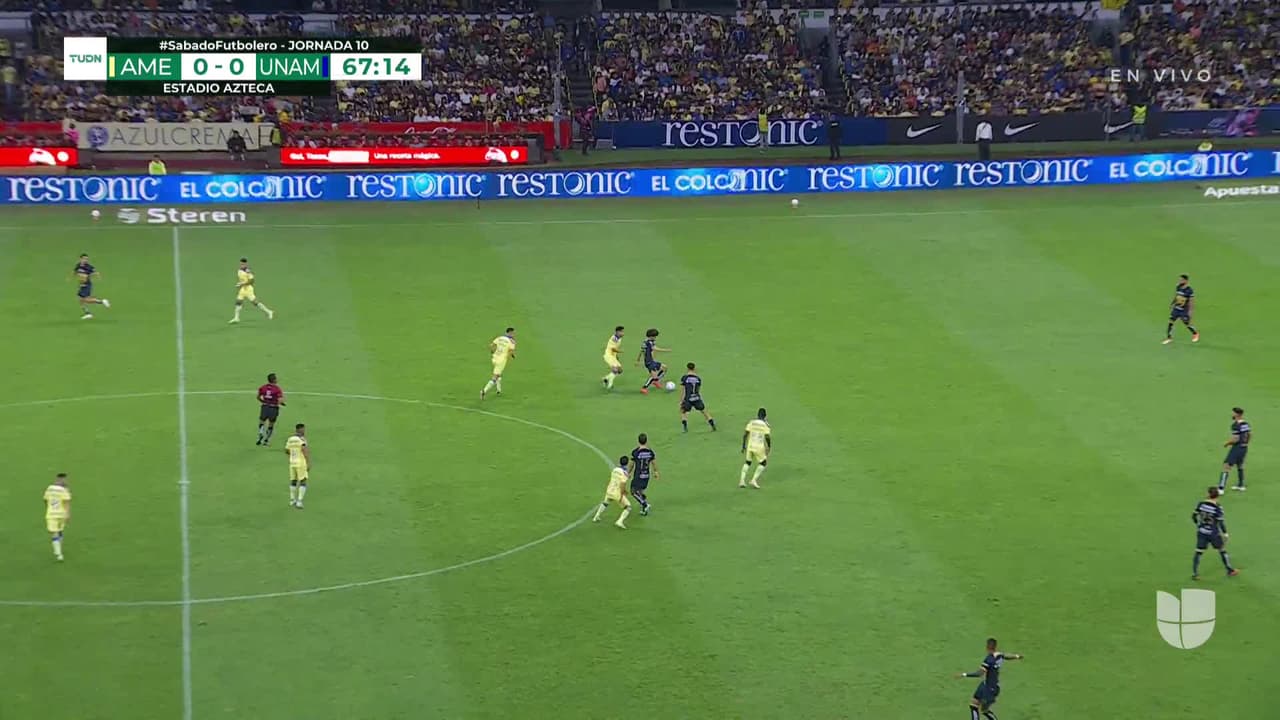 ¡TIRO ATAJADO! disparo por Julián Quiñones.