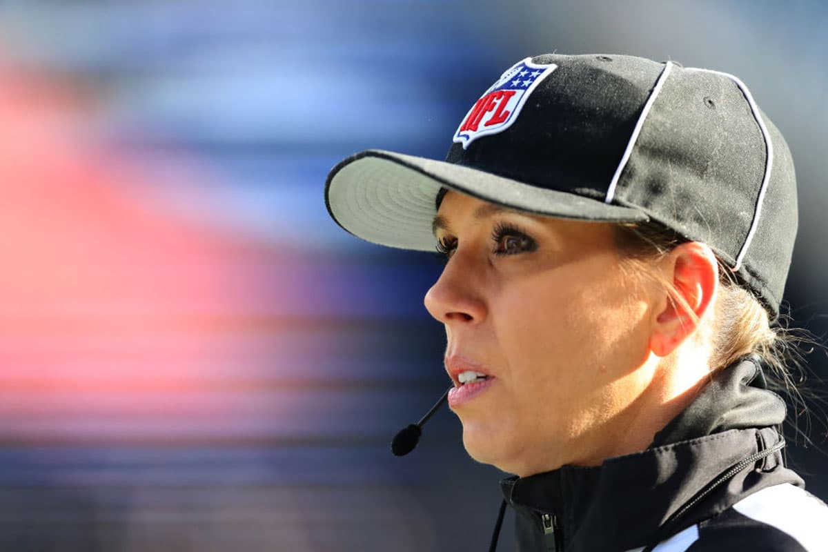 A sus 45 años Sarah Thomas se convirtió en la primera mujer árbitro en los Playoffs de la NFL.