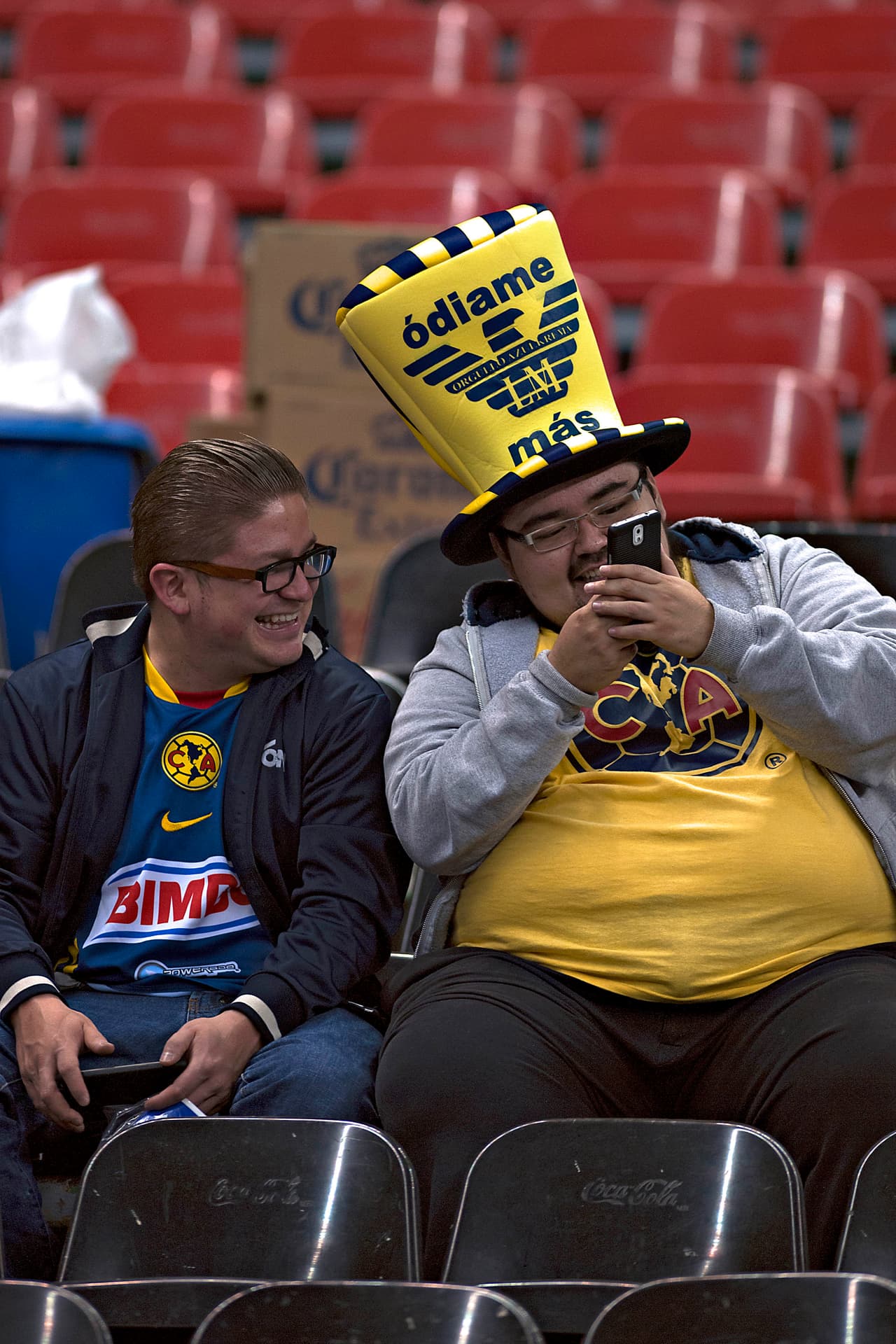 Colorido de afición en la ida de cuartos