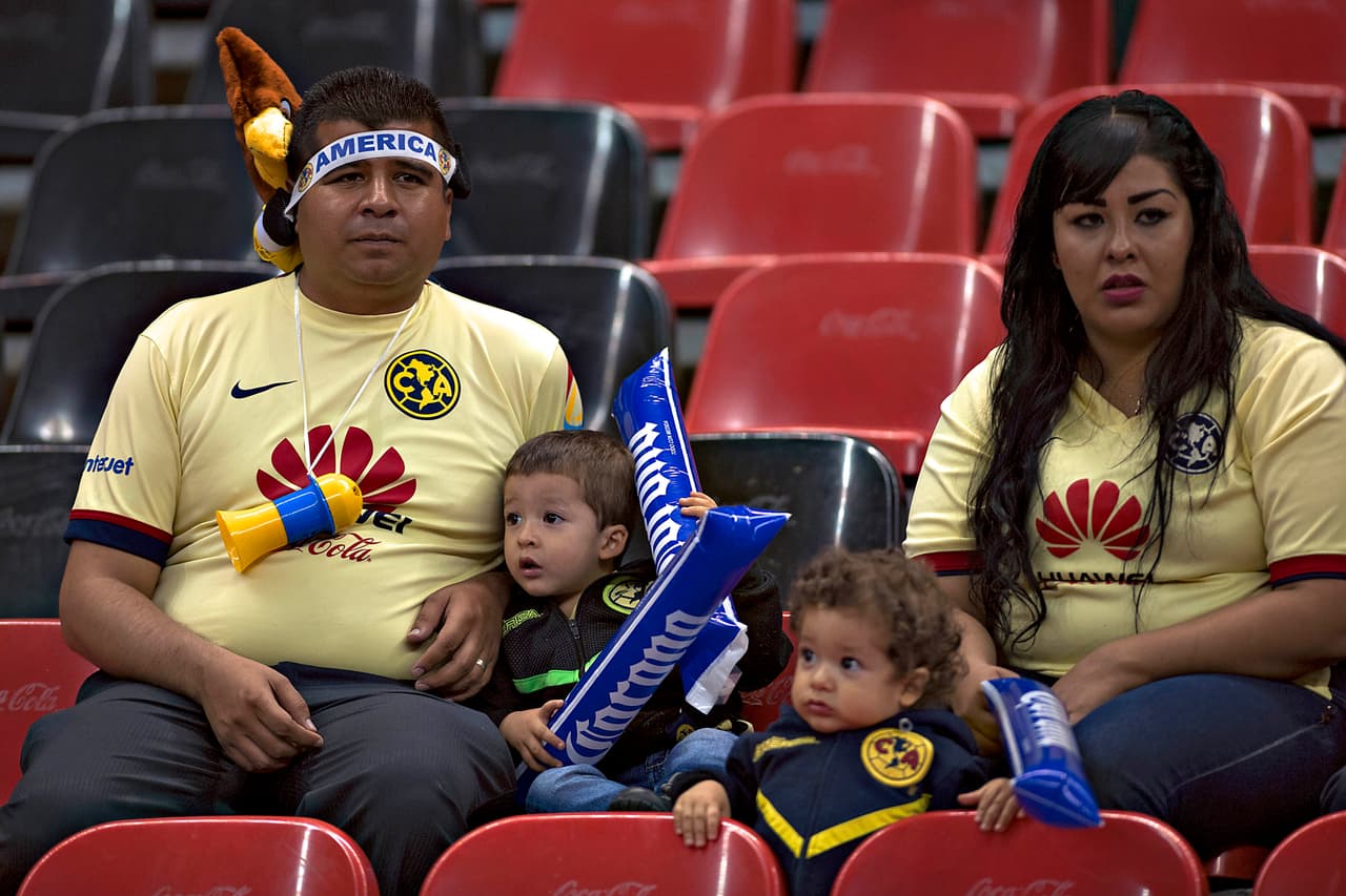 Colorido de afición en la ida de cuartos