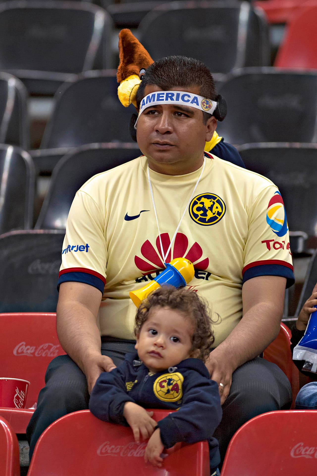 Colorido de afición en la ida de cuartos