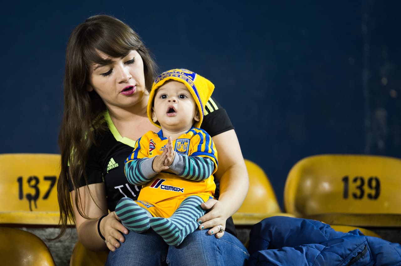 Colorido de afición en la ida de cuartos