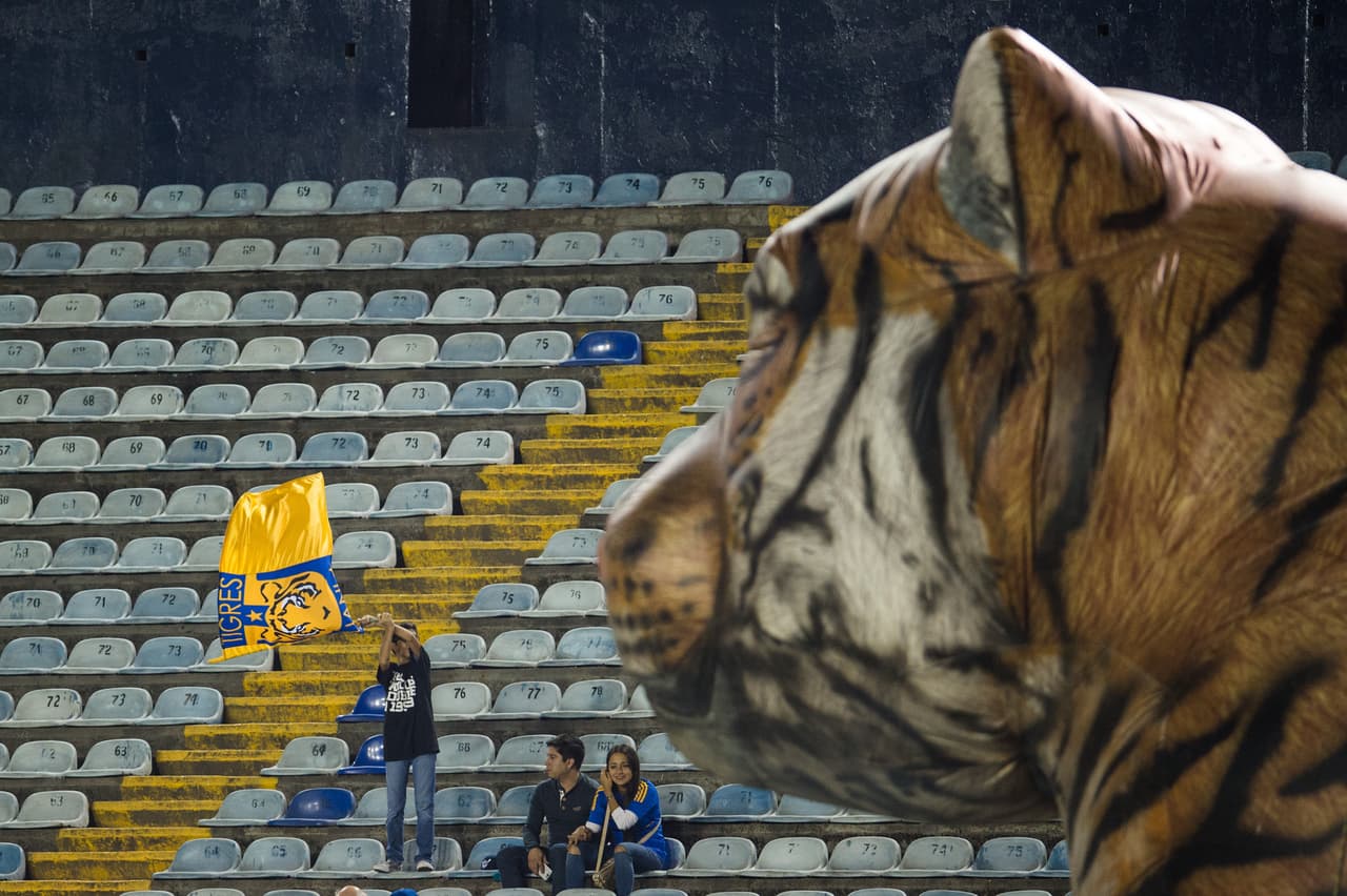 Colorido de afición en la ida de cuartos