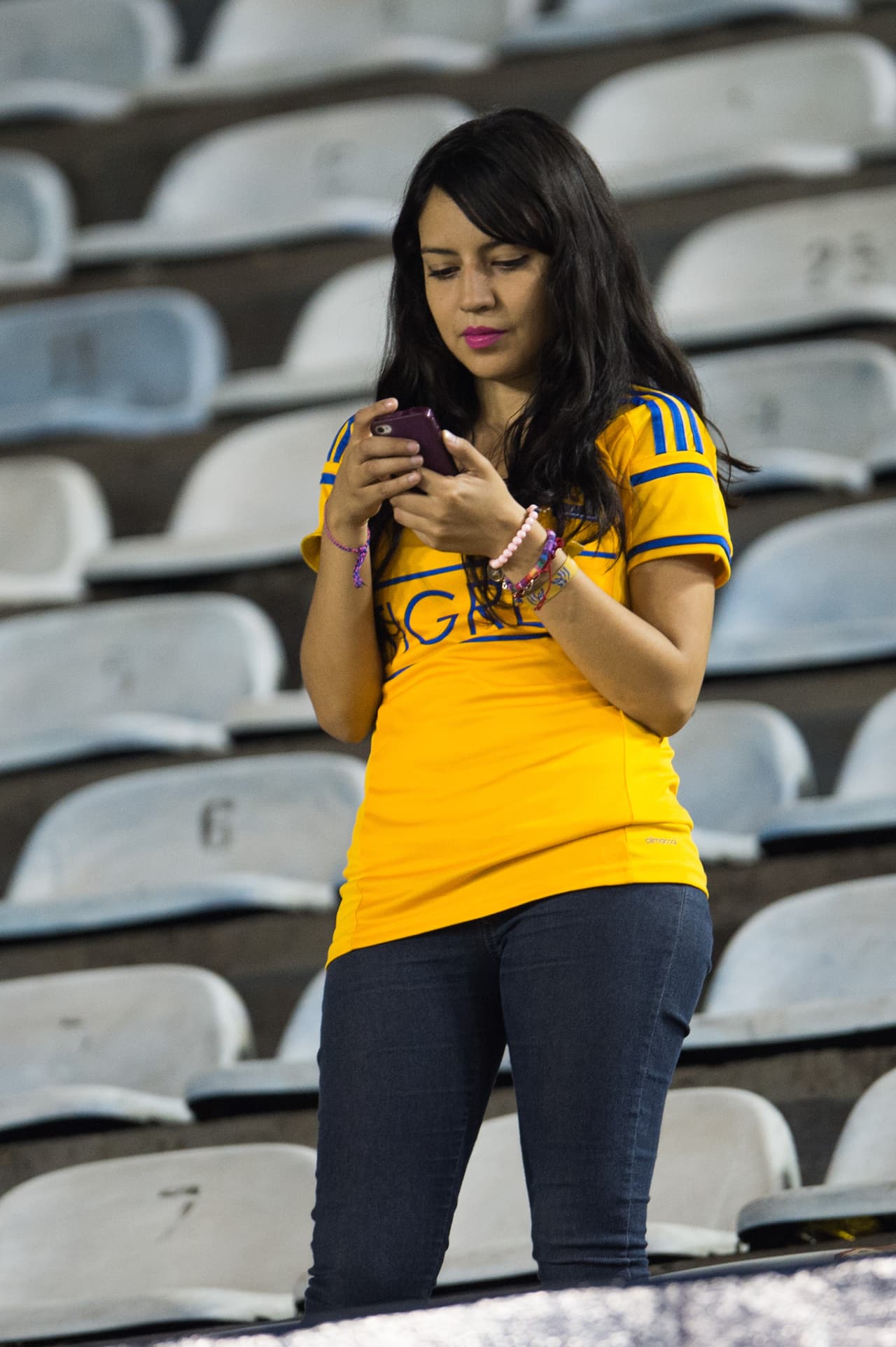 Colorido de afición en la ida de cuartos