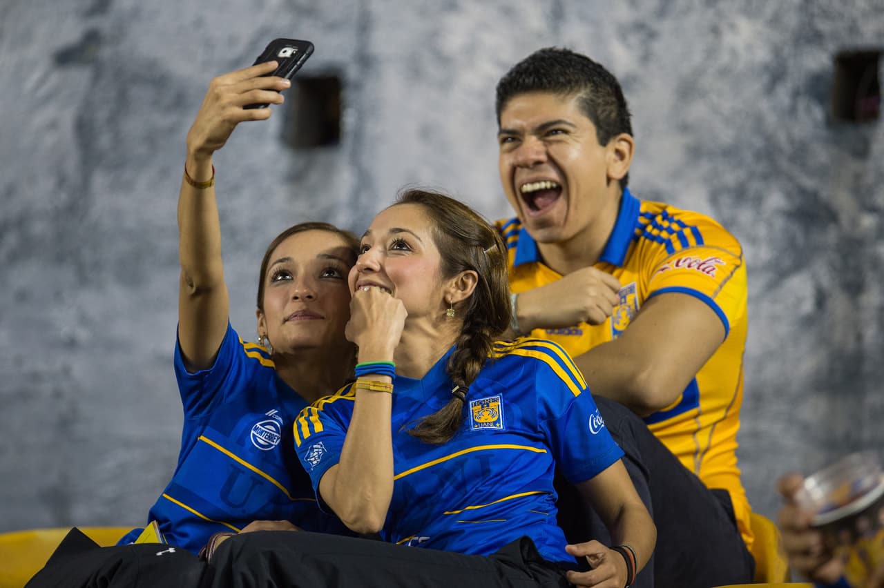 Colorido de afición en la ida de cuartos