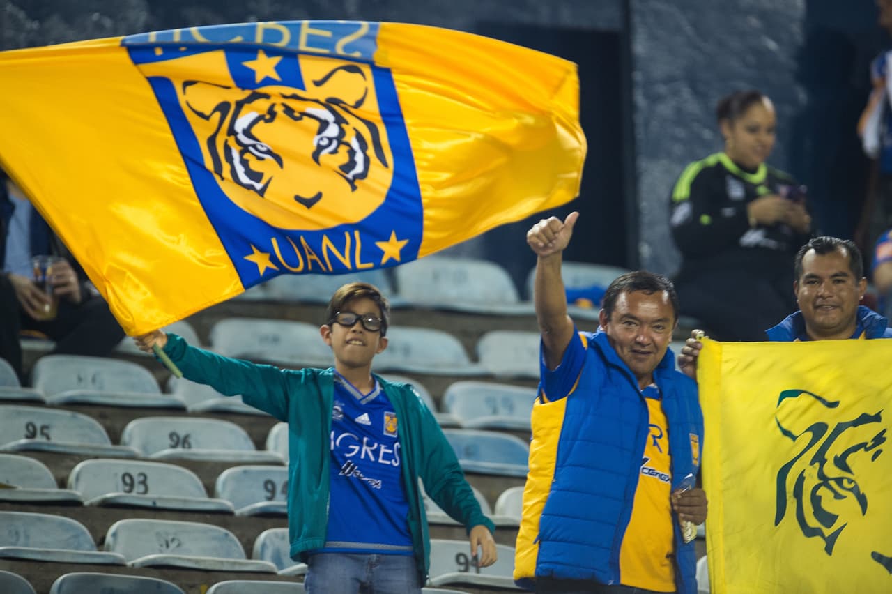 Colorido de afición en la ida de cuartos