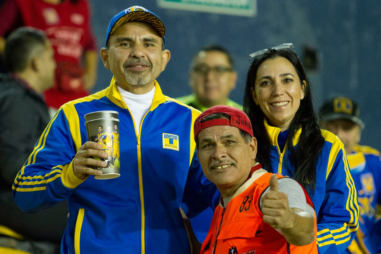 Colorido de afición en la ida de cuartos