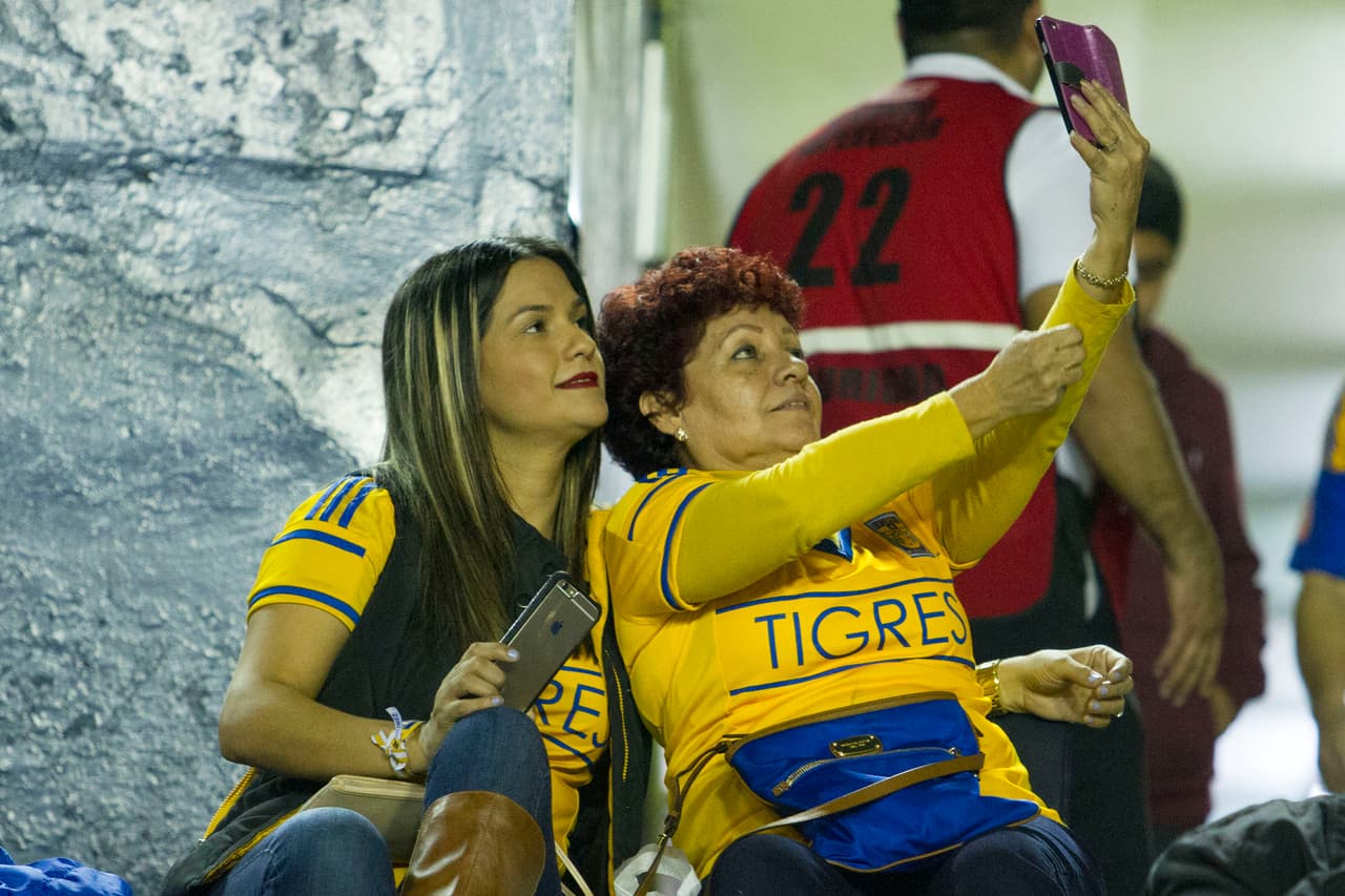 Colorido de afición en la ida de cuartos