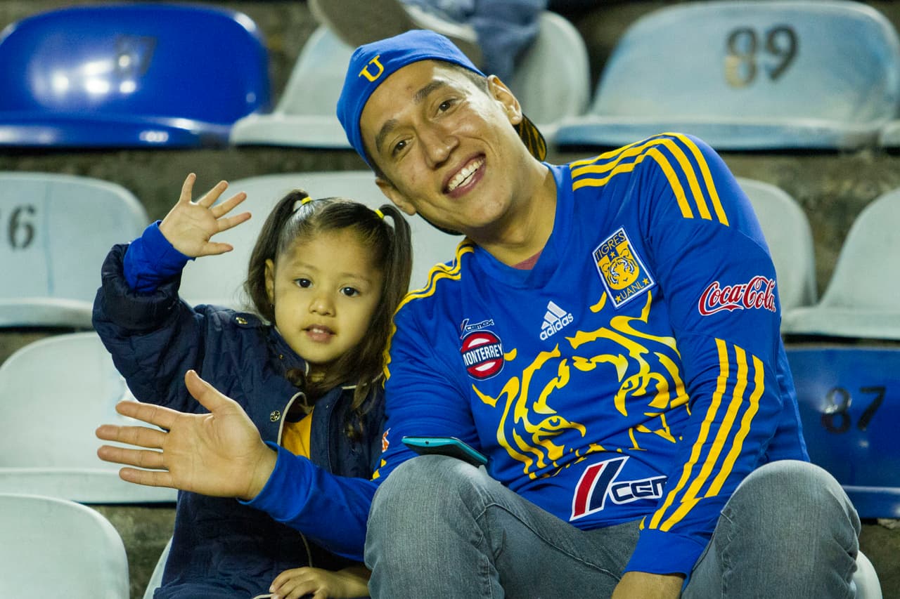 Colorido de afición en la ida de cuartos