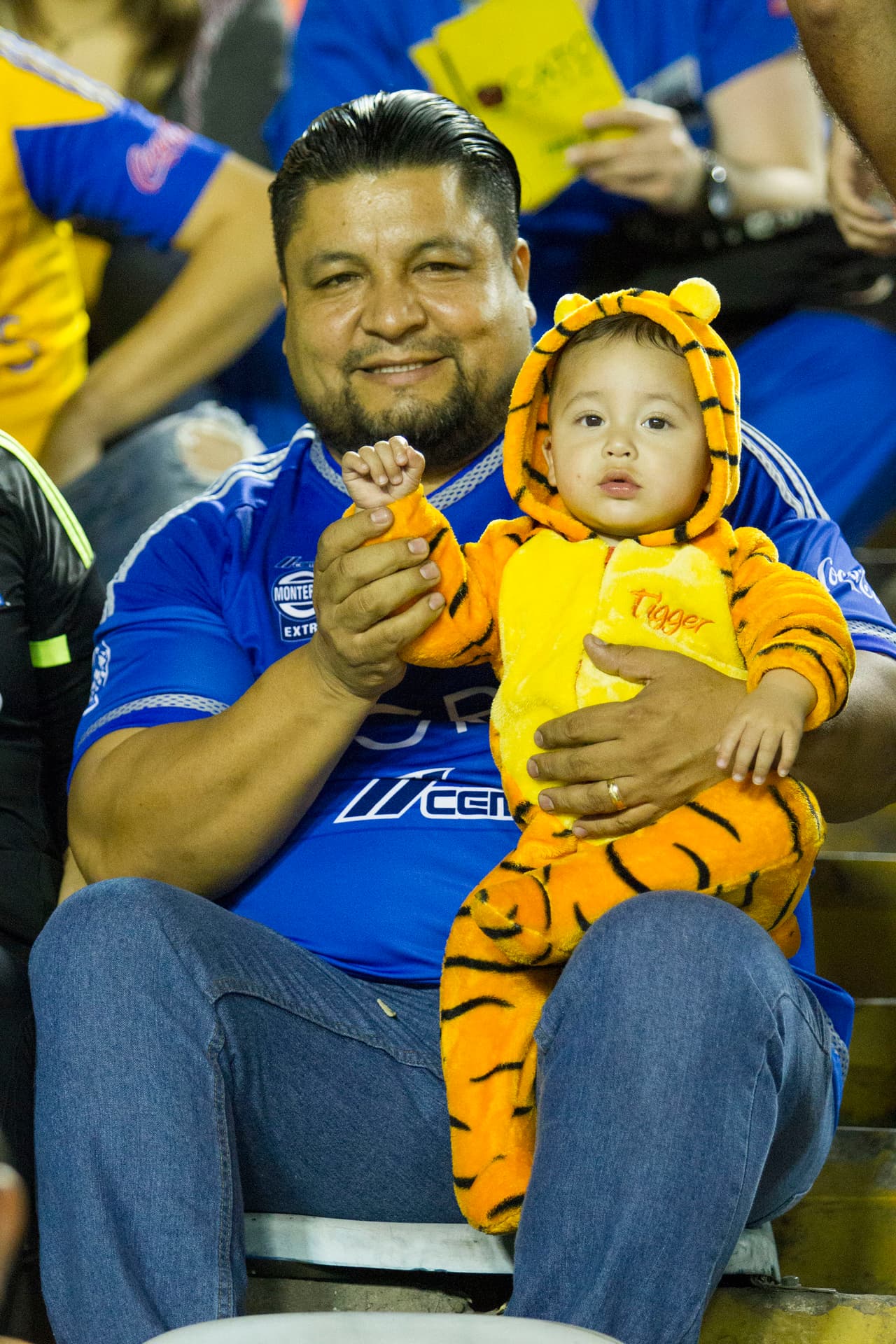 Colorido de afición en la ida de cuartos