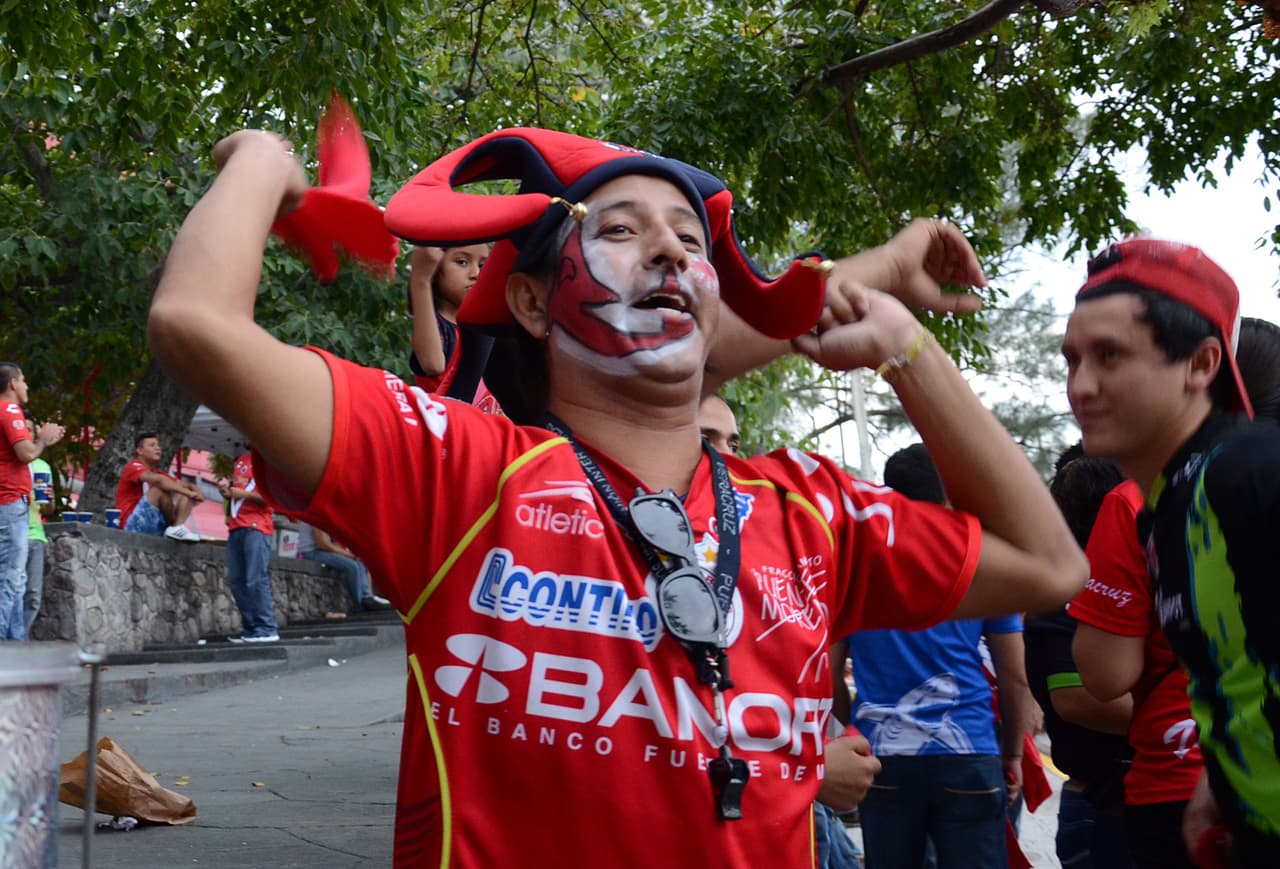 Colorido de afición en la ida de cuartos