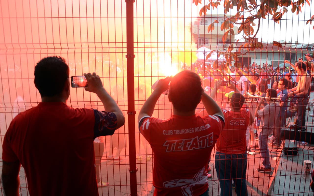 Colorido de afición en la ida de cuartos