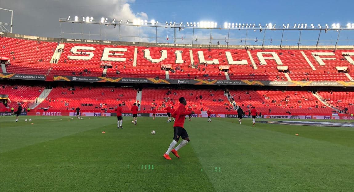 A pesar del horario, los andaluces fueron llegando poco a poco al Ramón Sánchez Pizjuán para vivir esta jornada de la UEFA Europa League en la que el Sevilla busca una buena ventaja ante el Slavia Praga para definir la serie con algo de tranquilidad en República Checa.