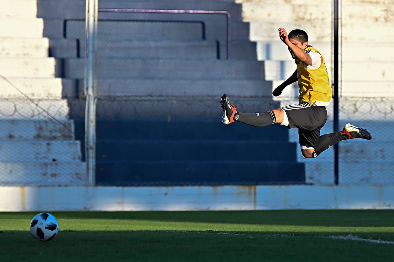 El próximo 16 de noviembre México enfrenta en la ciudad de Córdoba a Argentina y era importante ya para los integrantes del Tri solatarse en un campo de fútbol tras el largo viaje.