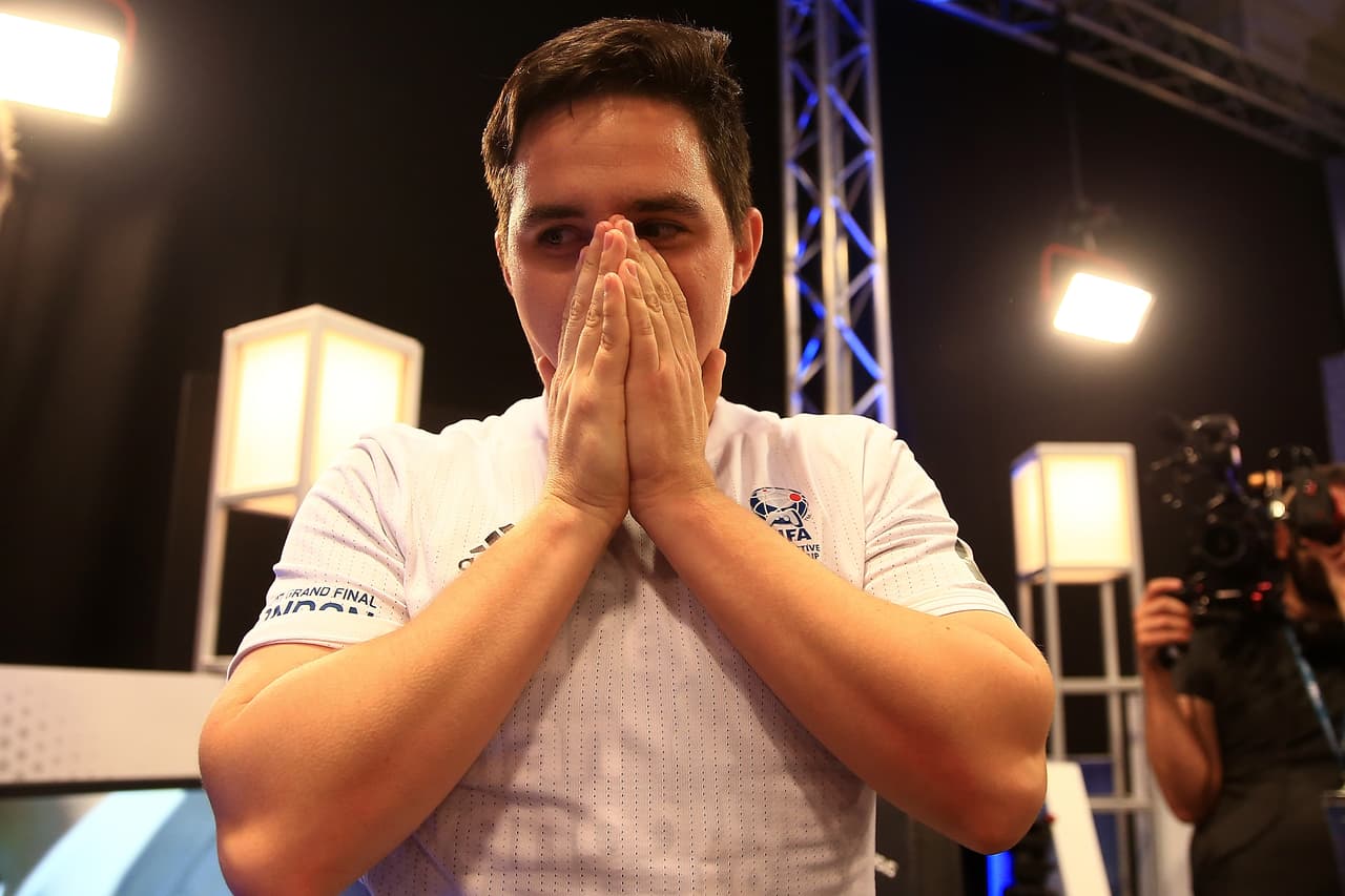 El mexicano 'Rein10', en cambio, llegó al último enfrentamiento entre los clasificados, por lo que llegó con la confianza de que un empate le daba el cupo a la siguiente fase.