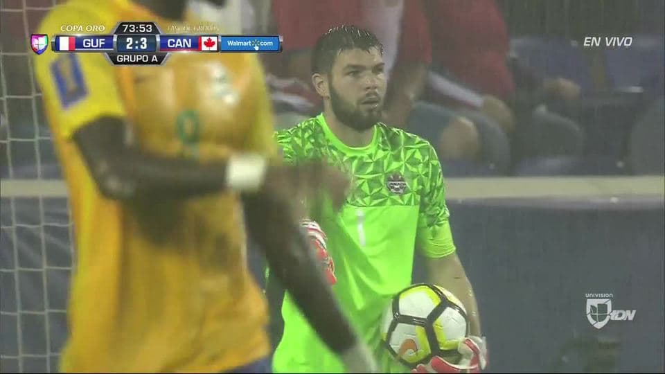 Disparo afuera de Arnold Abelenti