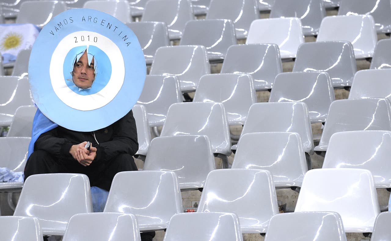 Los argentinos fueron blanco de burlas y críticas por ver cómo luego de la extrema confianza con la que asumieron el partido se fueron goleados a casa.