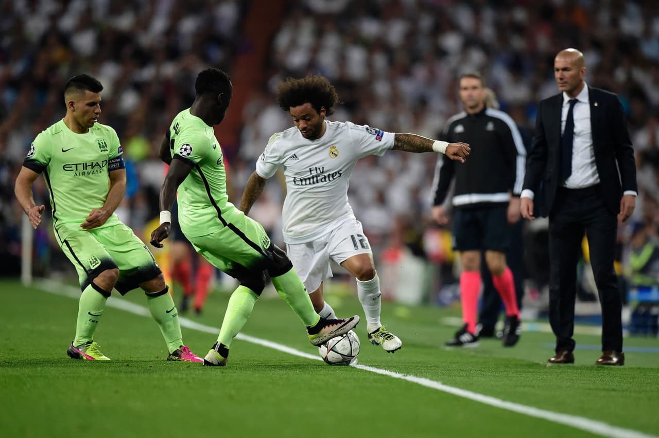 Marcelo hizo su trabajo por la parcela de la izquierda ante la atenta mirada de 'Zizou' desde el área técnica.