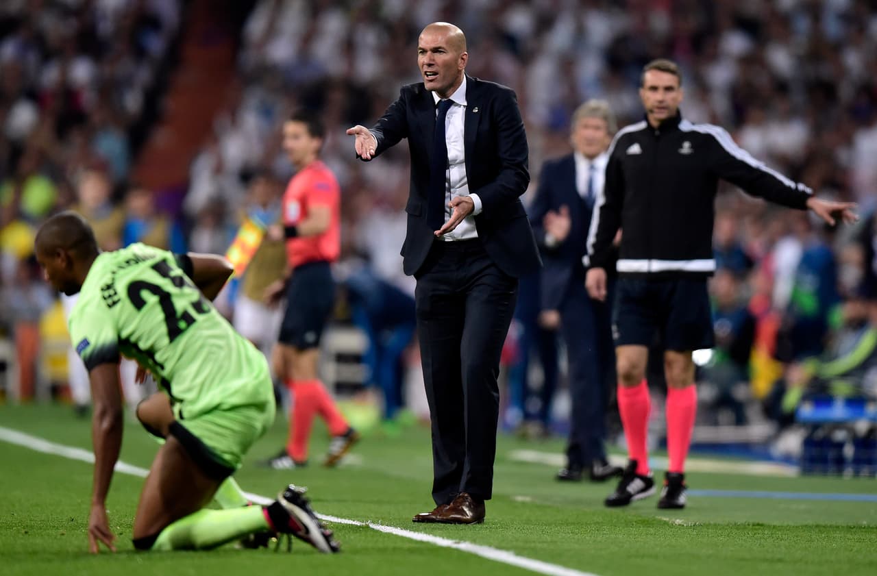 Mientras Zidane lucía como todo un estratega experto y apretando a sus jugadores para ir por el resultado.