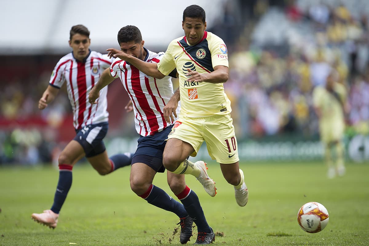 El mediocampista paraguayo Cecilio Domínguez buscó conducir el ataque del América.