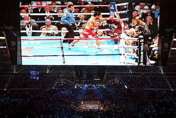 Los últimos tres minutos del combate fuero una ráfaga de puños de Pacquiao, a lo que Clottey respondió protegiéndose.