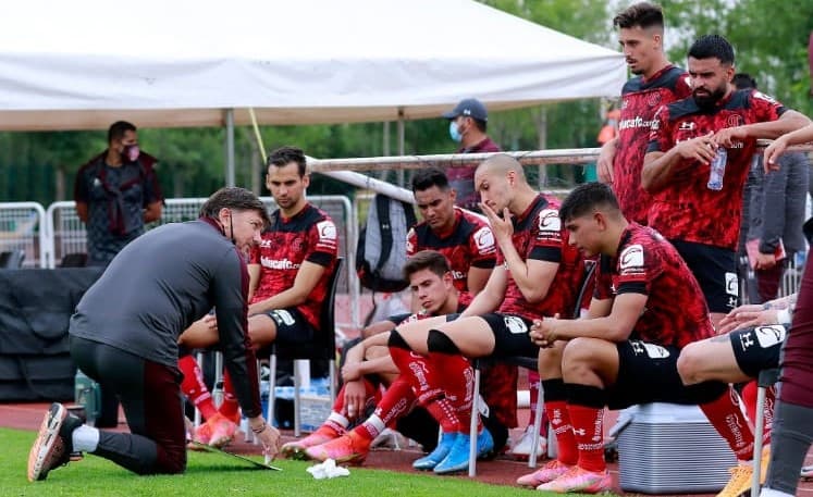 Toluca con sus nuevas adquisiciones y entrenando ‘en el infierno’ y también jugando partido de preparción contra los Bravos de Juarez.