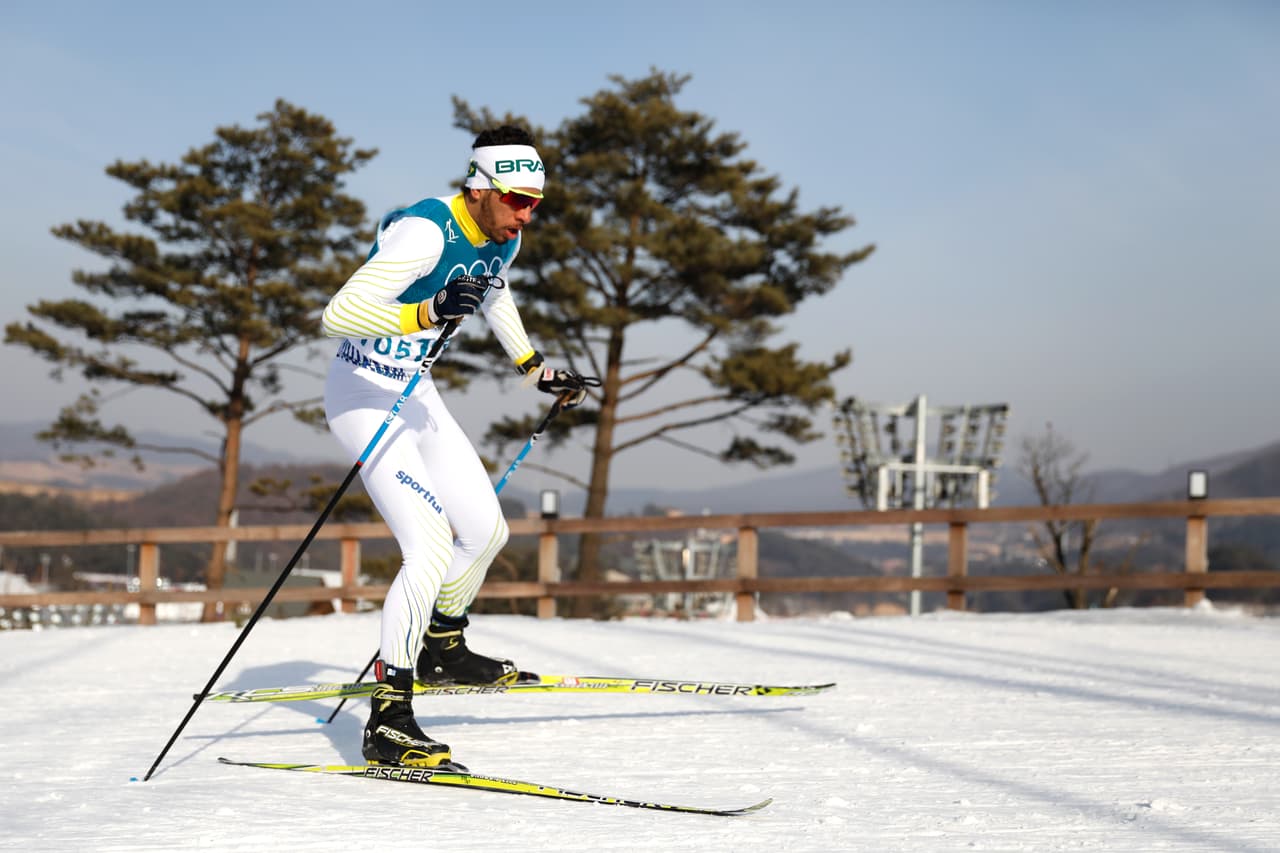 Victor Santos de Brasil fue otro de los latinoamericanos que sufrió durante la carrera, en donde los países que no tienen condiciones climáticas invernales muestran el orgullo de sus atletas.