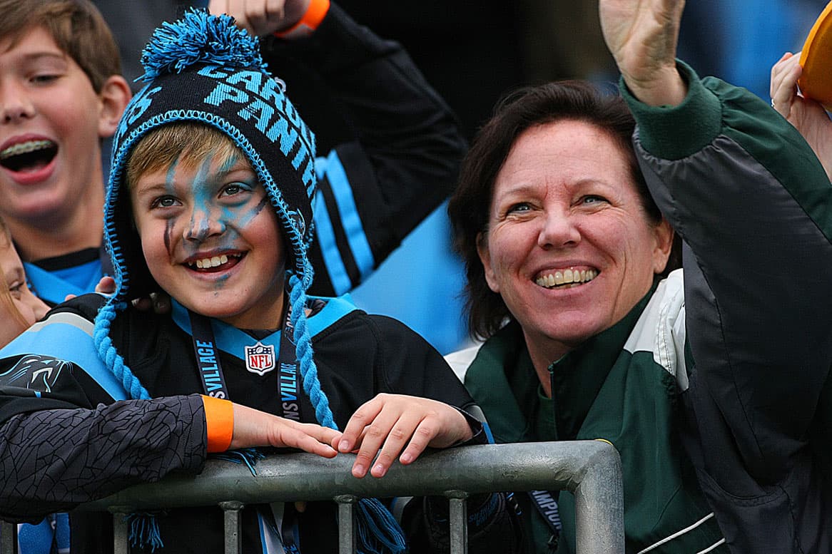 El juego entre Carolina y Green Bay de la semana 9 de la NFL tuvo varias imágenes que no se vieron en primera instancia, aquí te presentamos las mejores de ellas.