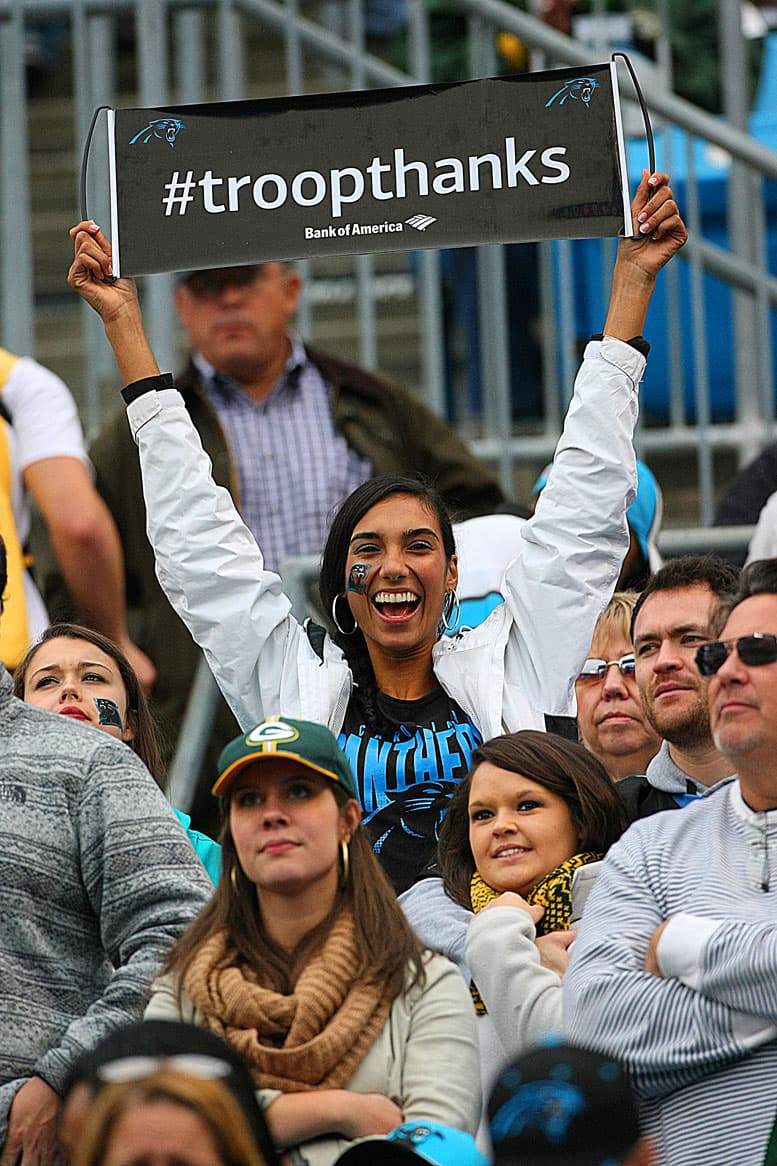 El juego entre Carolina y Green Bay de la semana 9 de la NFL tuvo varias imágenes que no se vieron en primera instancia, aquí te presentamos las mejores de ellas.