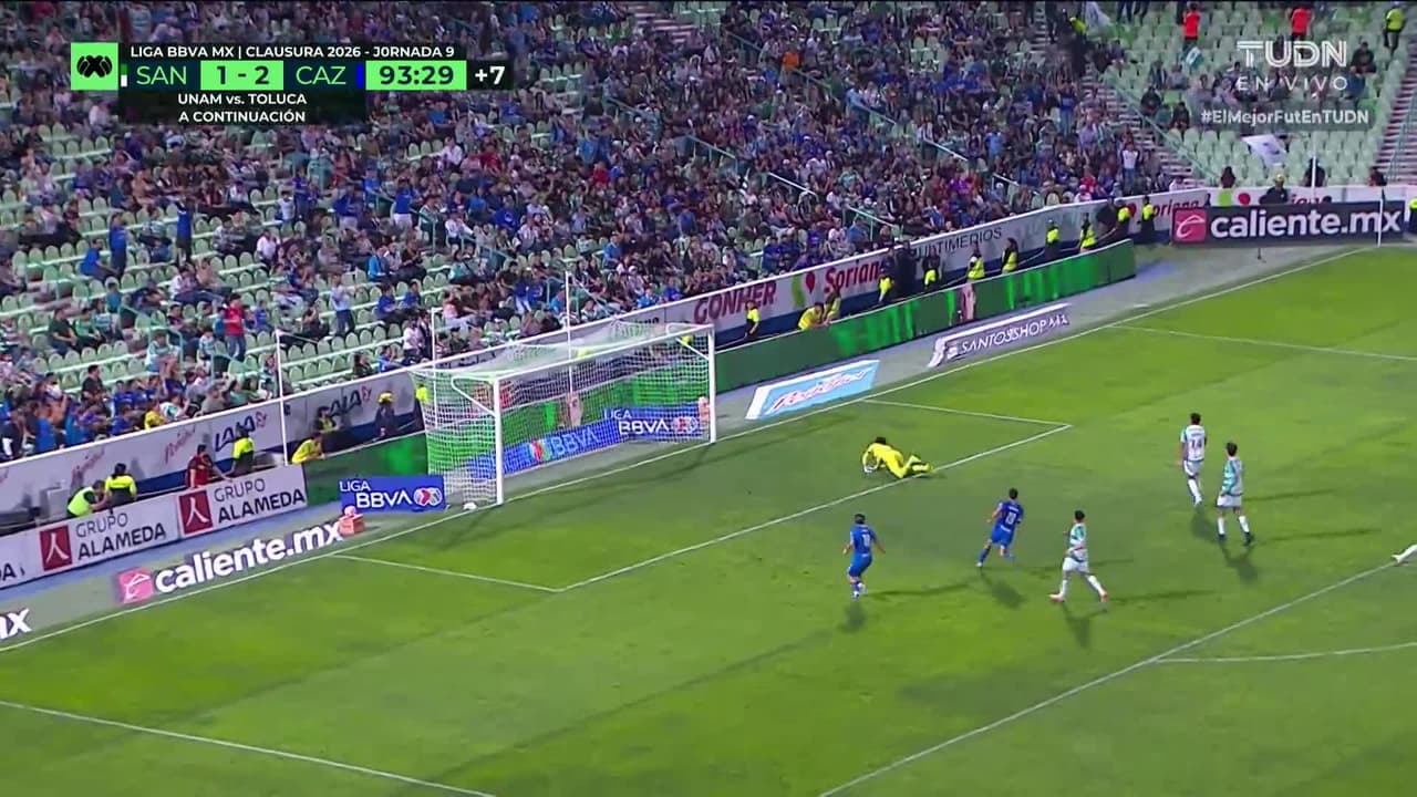 ¡TIRO ATAJADO! disparo por Gabriel Fernández.