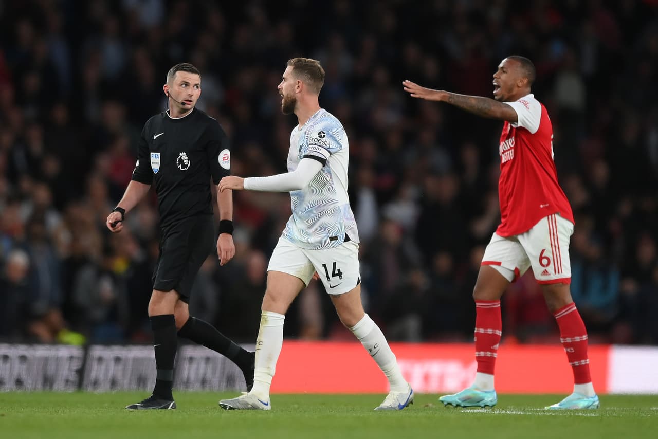 Arsenal derrotó al Liverpool y está en la cima de la Premier League.