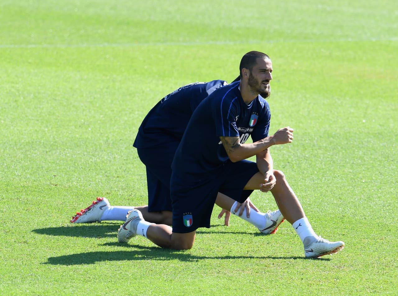 Italia comienza un nuevo camino en el que esperan borrar el fracaso de no ir al Mundial de Rusia 2018. Sin 'Gigi' Buffon,
<b>Leonardo Bonucci </b>es uno de sus referentes.