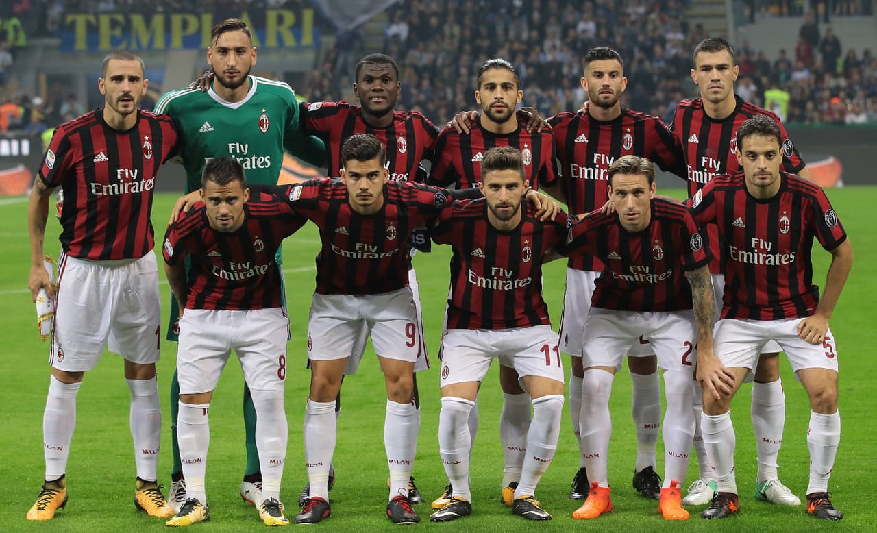 Mientras que los de Vincenzo Montella lo hicieron con: Donnarumma; Musacchio, Bonucci, Romagnoli; Borini, Kessié, Biglia, Bonaventura, Rodriguez; Suso, André Silva