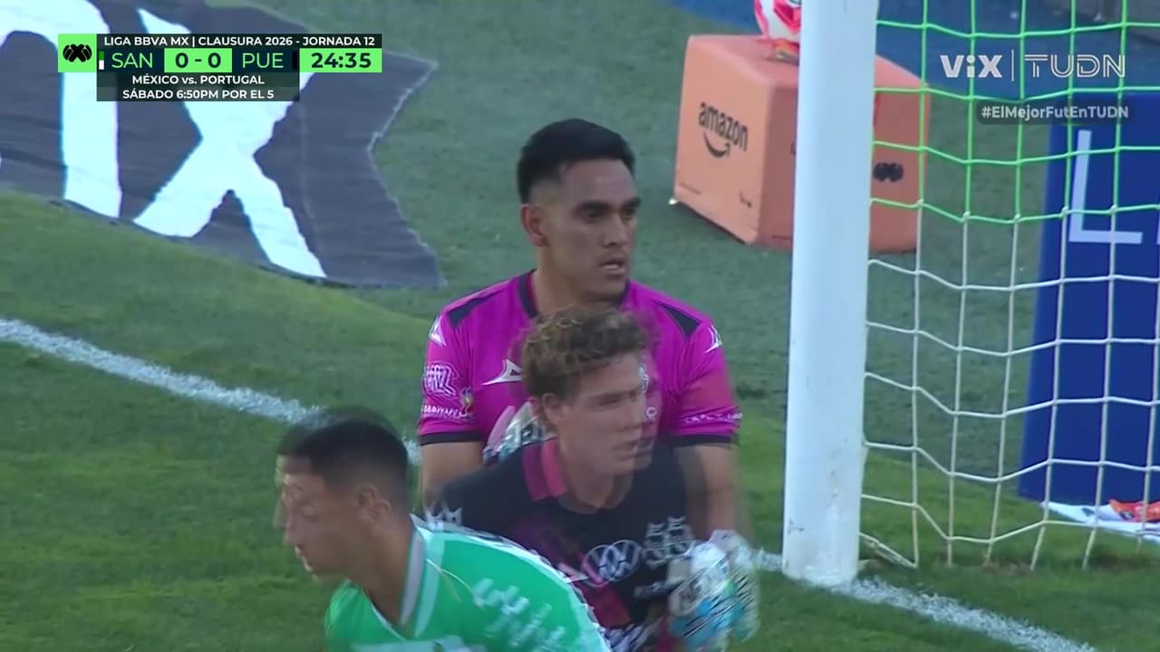 ¡Ricardo Gutiérrez evita el primero de Santos con esta acción!