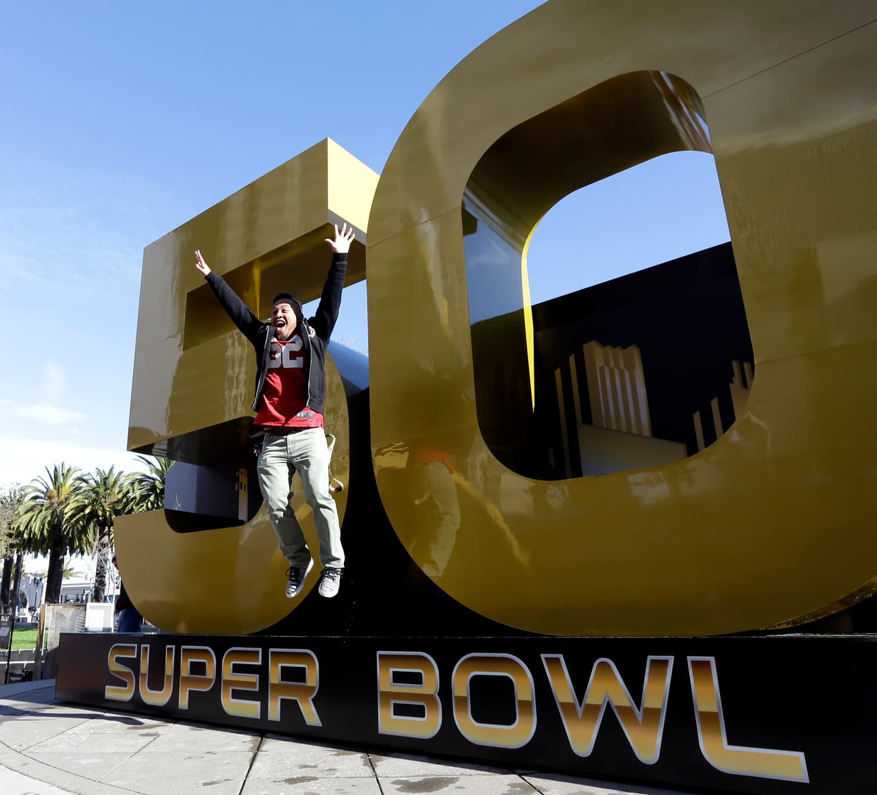 La fiesta ya empezó en San Francisco con motivo del Super Bowl 50, la gente se divierte en el NFL Experience, entre otras atracciones, he aquí las mejores imágenes.