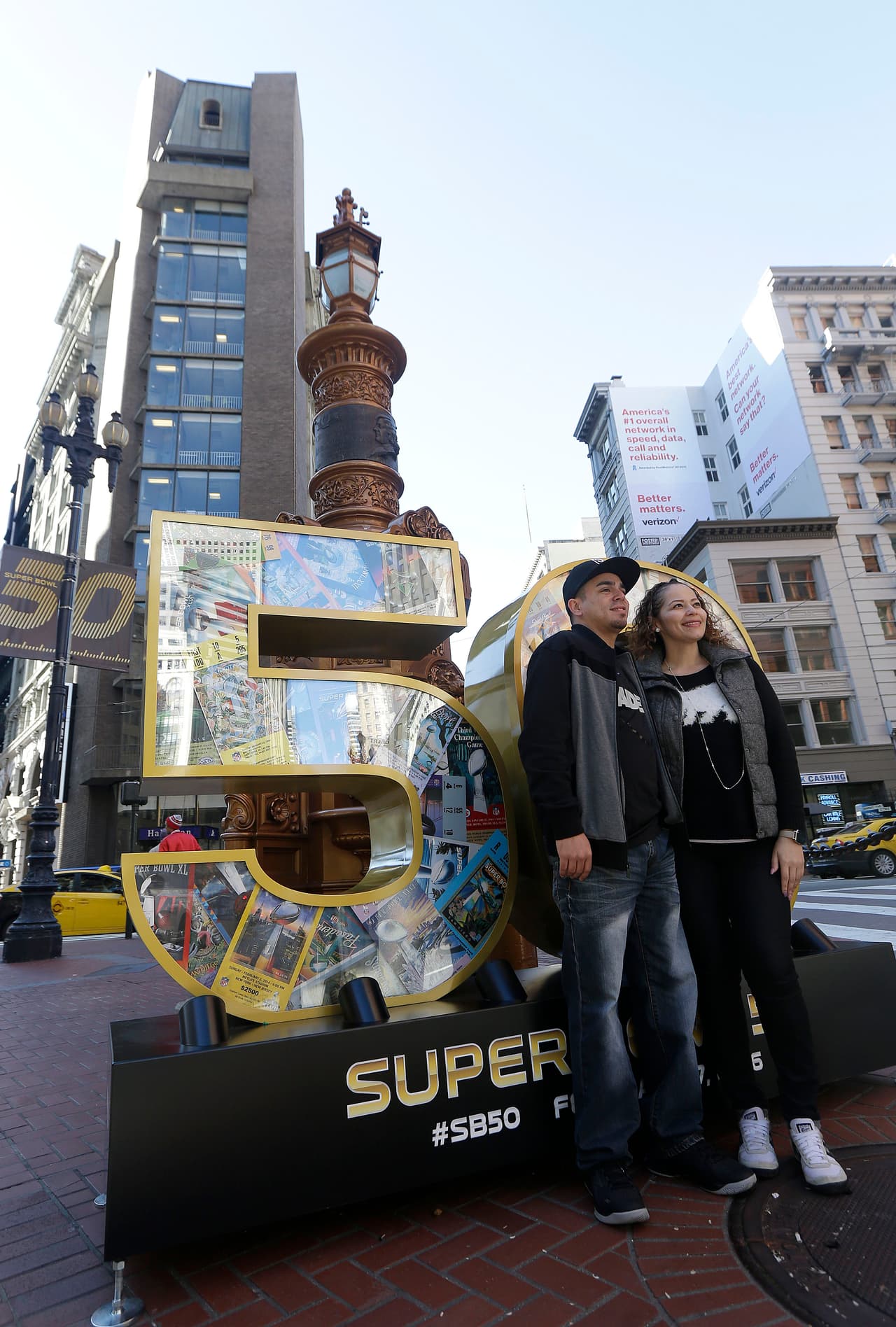 La fiesta ya empezó en San Francisco con motivo del Super Bowl 50, la gente se divierte en el NFL Experience, entre otras atracciones, he aquí las mejores imágenes.