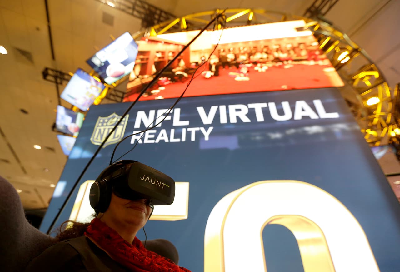 La fiesta ya empezó en San Francisco con motivo del Super Bowl 50, la gente se divierte en el NFL Experience, entre otras atracciones, he aquí las mejores imágenes.