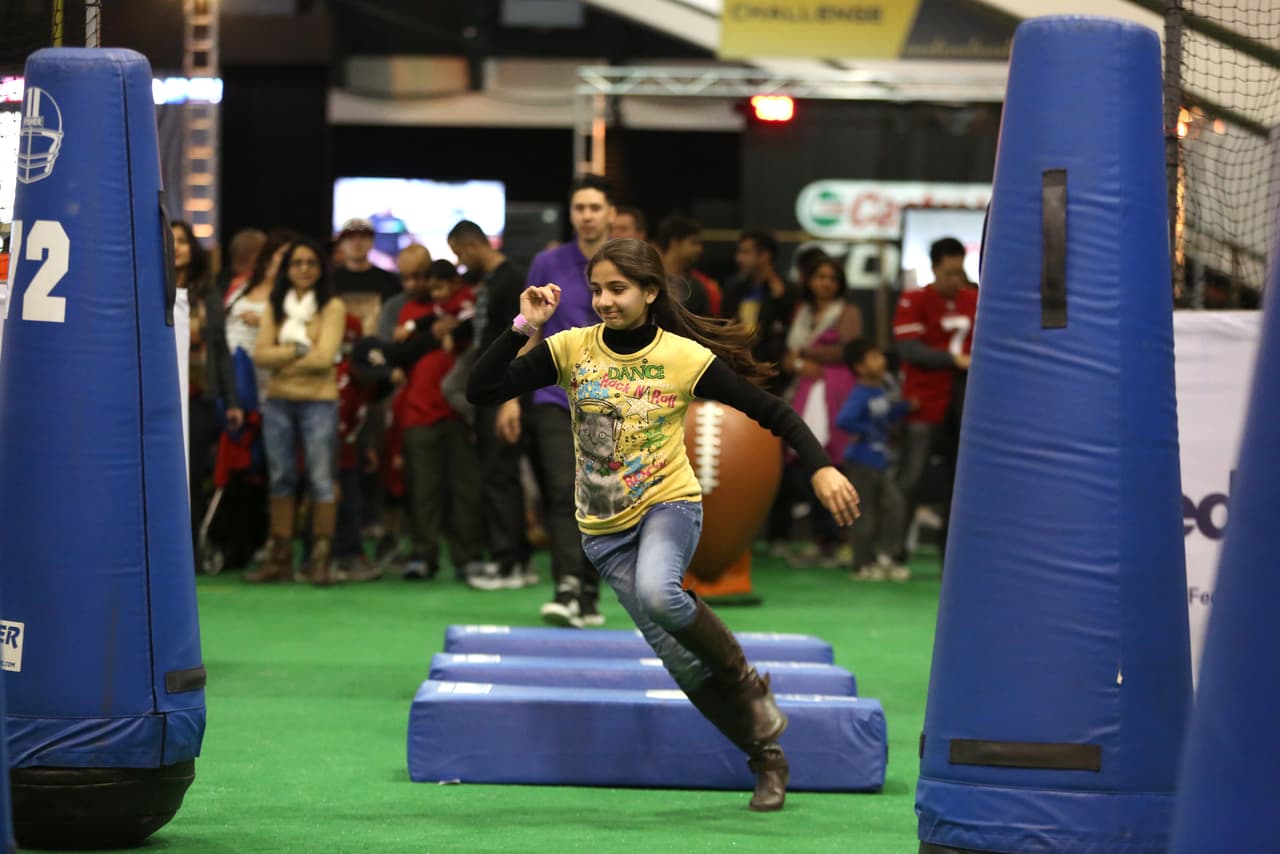 La fiesta ya empezó en San Francisco con motivo del Super Bowl 50, la gente se divierte en el NFL Experience, entre otras atracciones, he aquí las mejores imágenes.