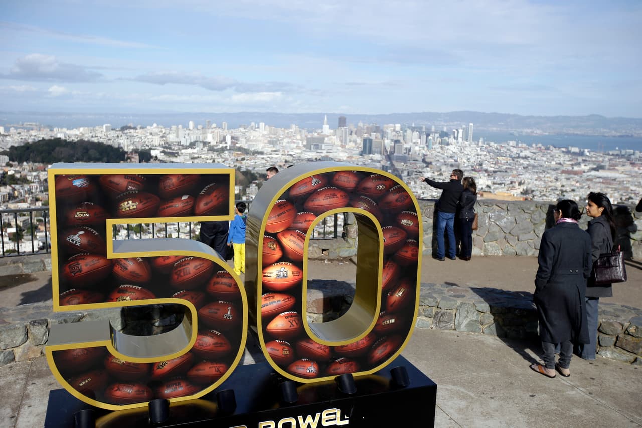 La fiesta ya empezó en San Francisco con motivo del Super Bowl 50, la gente se divierte en el NFL Experience, entre otras atracciones, he aquí las mejores imágenes.