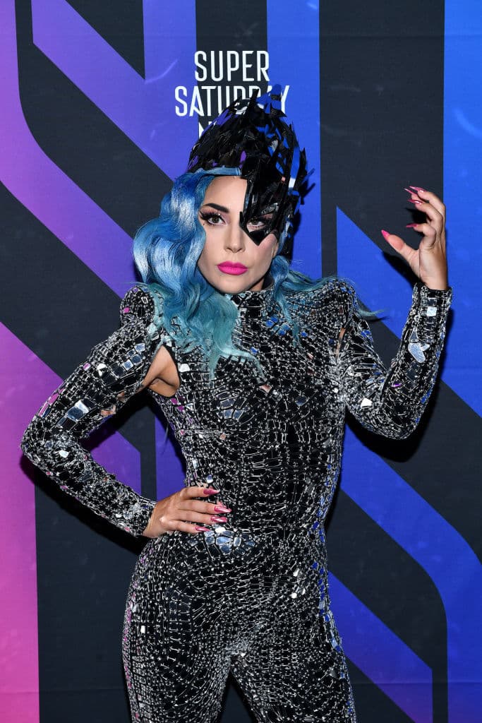 Posteriormente se sumó al elenco Lady Gaga.
