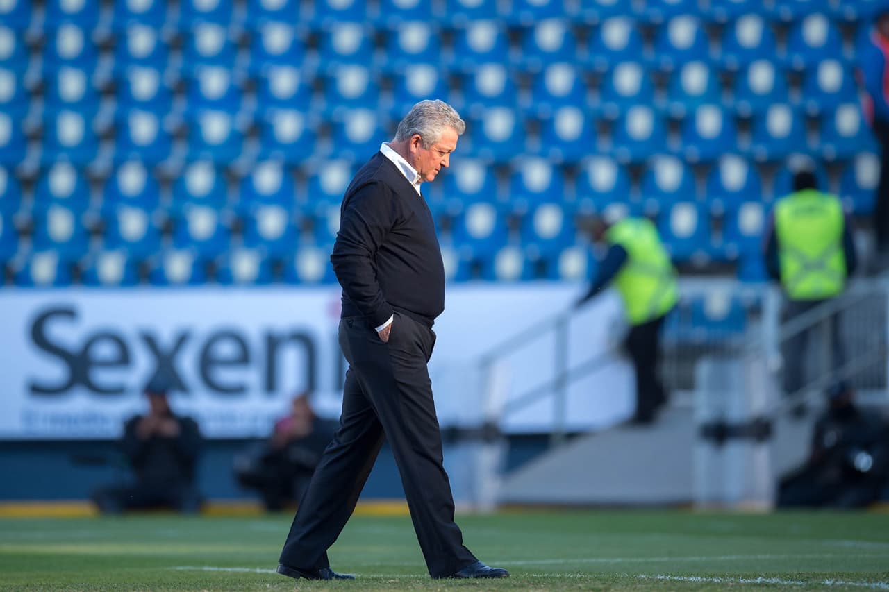 Pero en las primeras cuatro jornadas de este torneo el Querétaro no había metido un solo gol. Fue cesado tras la derrota 1-0 en el Corregidora ante Chivas.