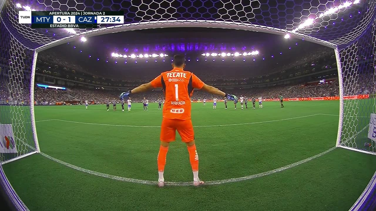 ¡GOL!  anota para Cruz Azul. Carlos Rotondi