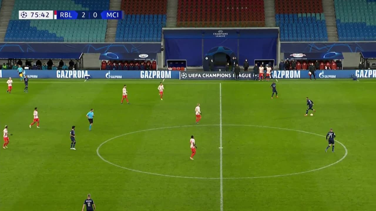 ¡GOL!  anota para Manchester City. Riyad Mahrez