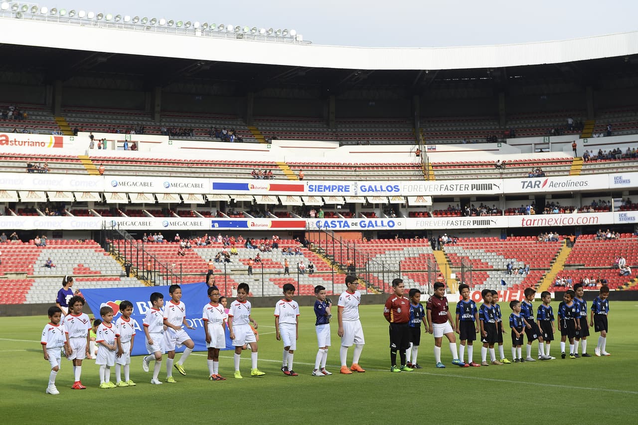 Los niños se tomaron el protocolo previo al partido en el Estadio Corregidora, que dio cierre a la Jornada 16 del 
<a href="https://www.univision.com/deportes/futbol/liga-mx/*">Clausura 2019</a>.