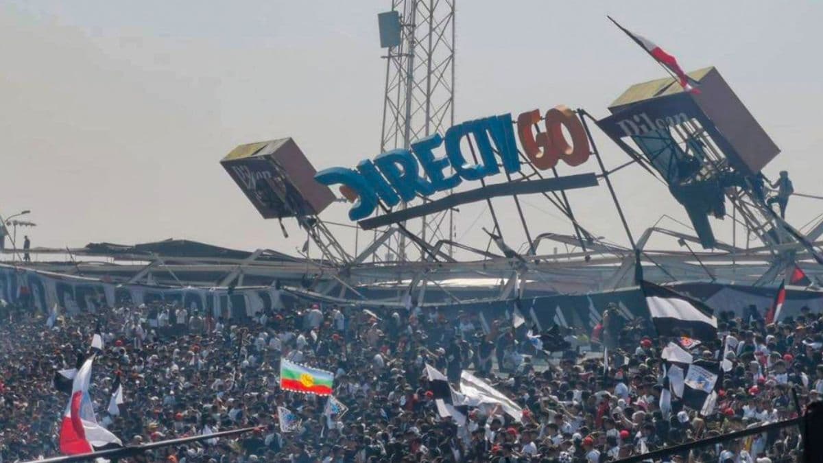 Aficionados colapsan estructura del estadio de Colo-Colo