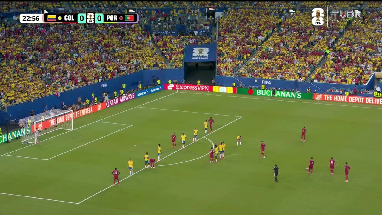 ¡TIRO ATAJADO! disparo por Cristiano Ronaldo.