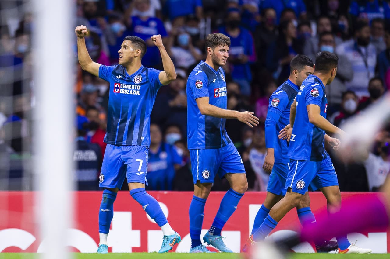 Cruz Azul dominó desde el inicio y en 20 minutos ya había abierto el marcador con un disparo cruzado de Uriel Antuna tras una desatención de la defensa del Montreal.