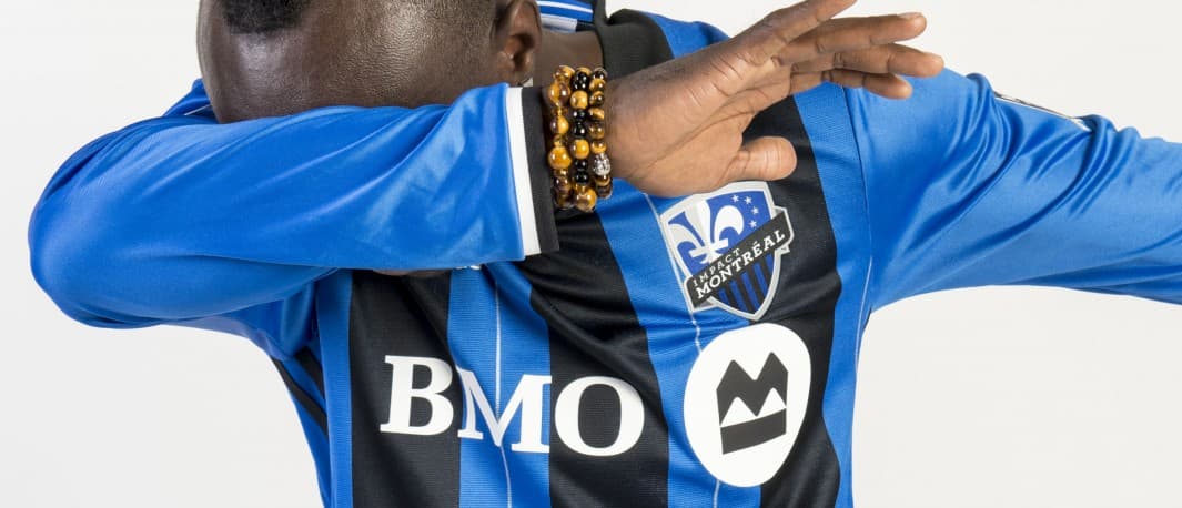 El delantero Dominic Oduro luce la nueva casaca.